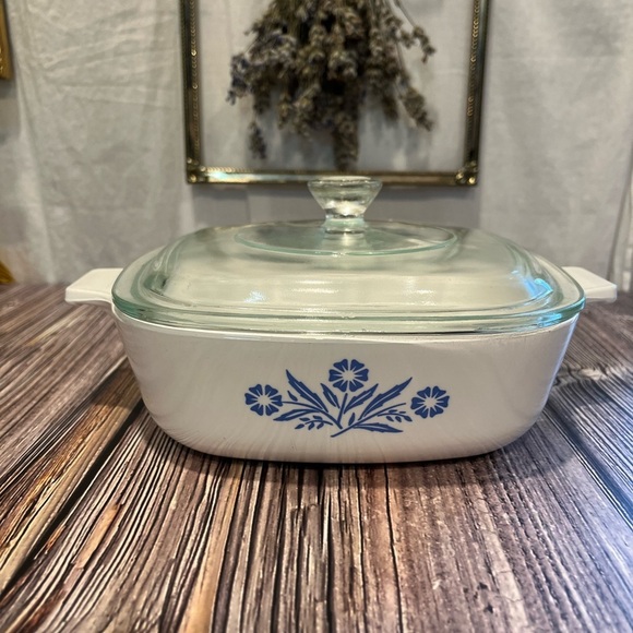 VINTAGE CORNING WARE Blue Cornflower 32 oz Casserole with Lid – Made in Canada - Picture 2 of 10
